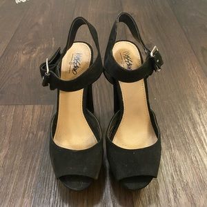 Black heels *BUY NOW* low price